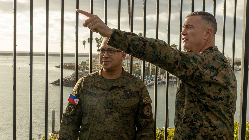 I MEF CG welcomes AFP delegation to MCB Camp Pendleton