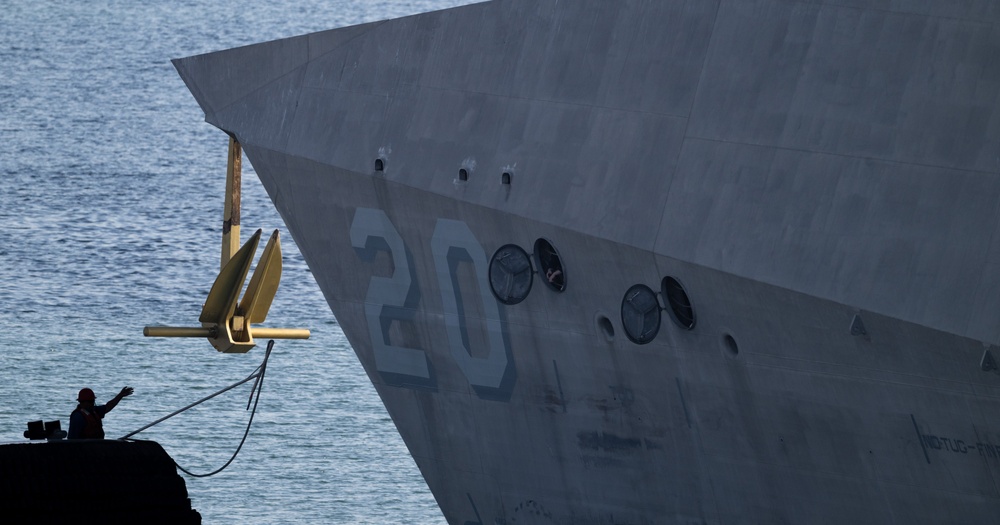 USS Cincinnati (LCS 20) Visits Naval Surface Warfare Center, Port Hueneme Division for Combat Systems Checkup