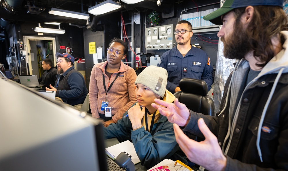 USS Cincinnati (LCS 20) Visits Naval Surface Warfare Center, Port Hueneme Division for Combat Systems Checkup