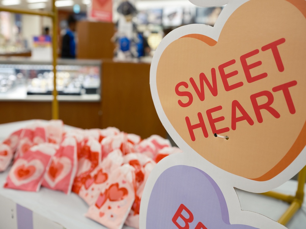 Yokosuka Navy Exchange Hosts Valentine's Crafting Event
