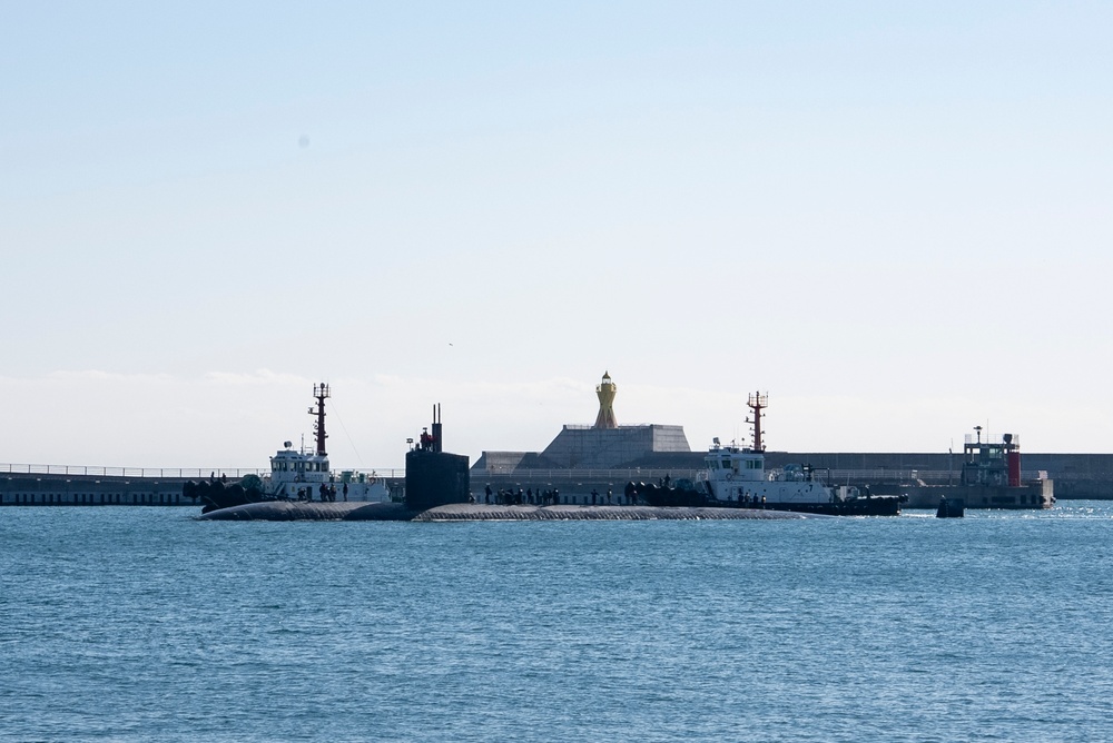 USS Alexandria (SSN 757) arrives in Busan, Republic of Korea