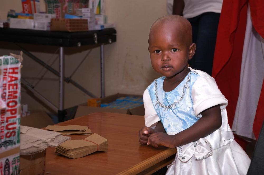 US, Kenya service members provide medical assistance at local hospital