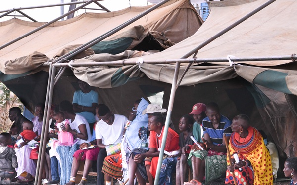 US, Kenya service members provide medical assistance at local hospital