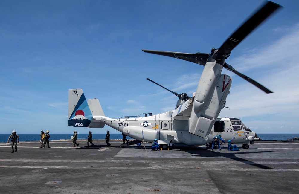 Carl Vinson Carrier Strike Group conducts flight operations with FS Charles De Gaulle