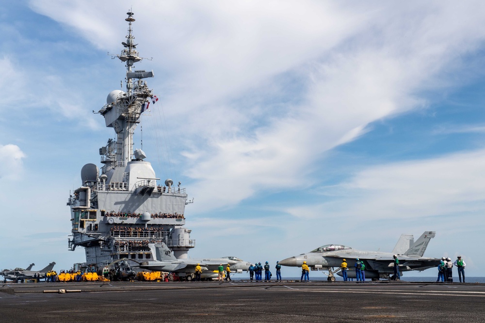 Carl Vinson Carrier Strike Group conducts flight operations with FS Charles De Gaulle