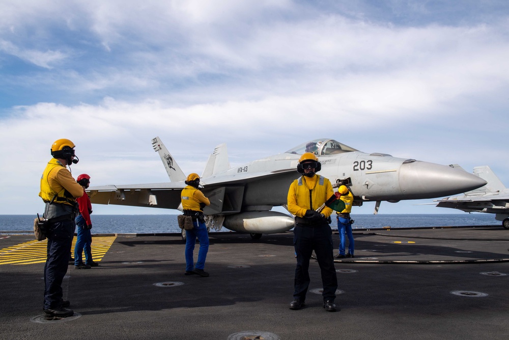 Carl Vinson Carrier Strike Group conducts flight operations with FS Charles De Gaulle