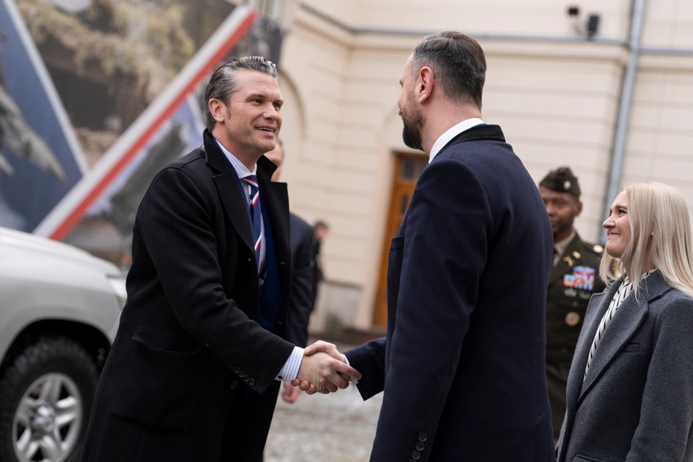 SD Participates in Morning PT with Troops, Meets with Polish DPM &amp; MoD, Meets with Polish President