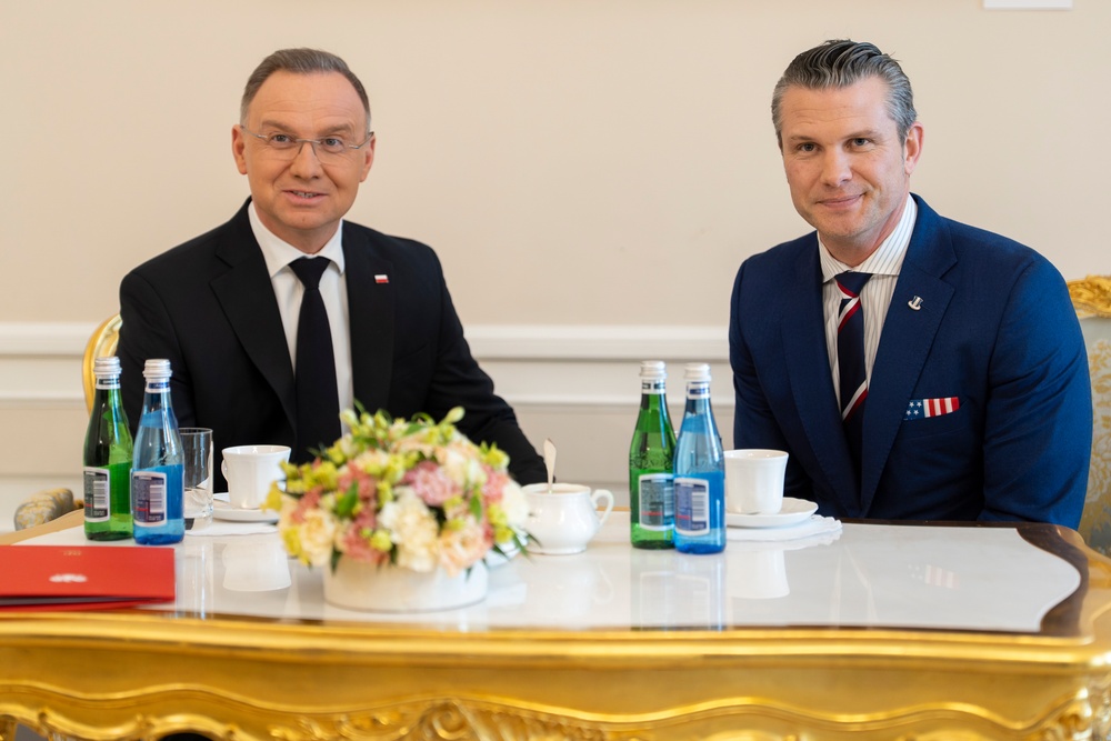 SD Participates in Morning PT with Troops, Meets with Polish DPM &amp; MoD, Meets with Polish President