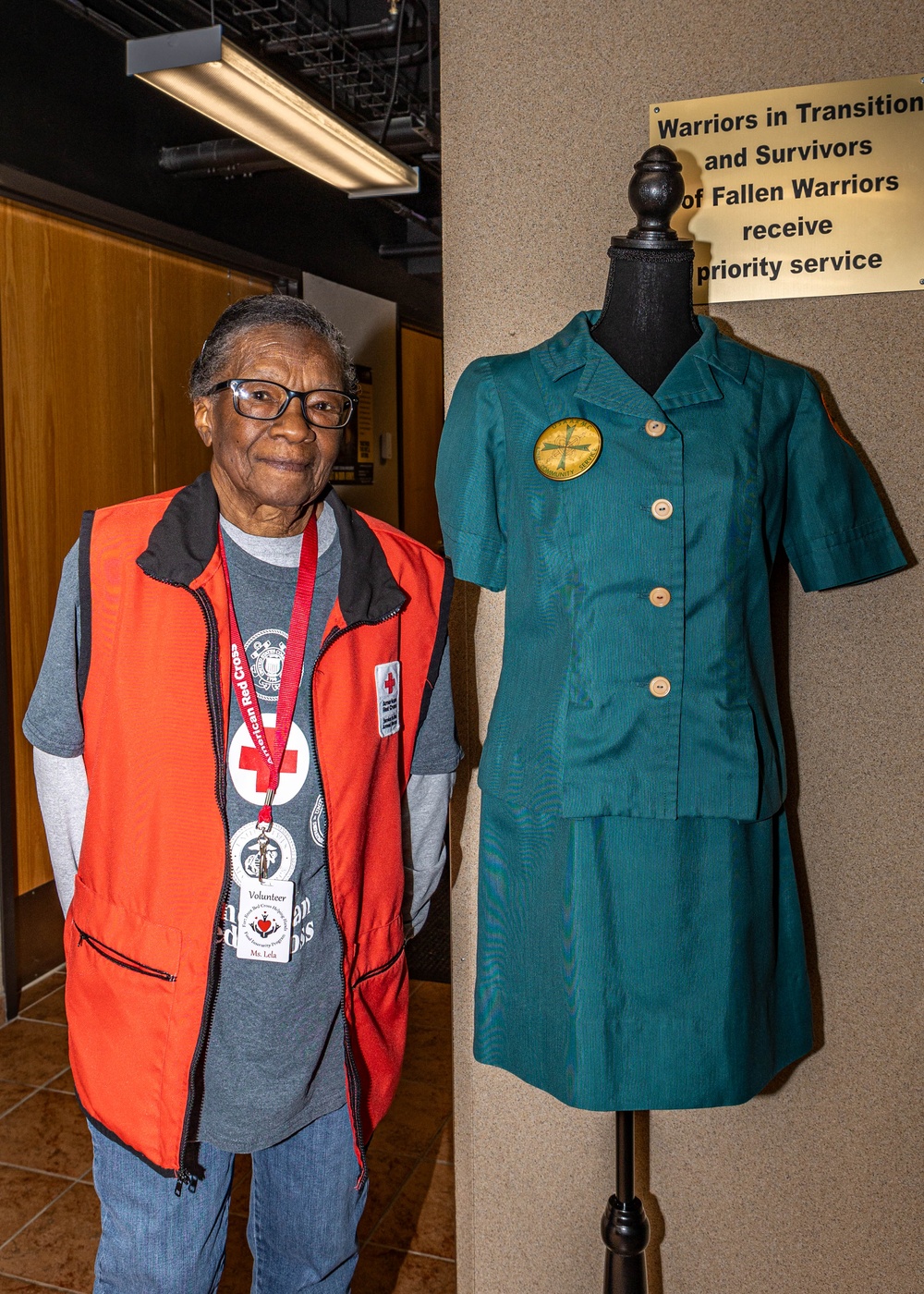 Legacy ACS volunteer receives static display honoring decades of service