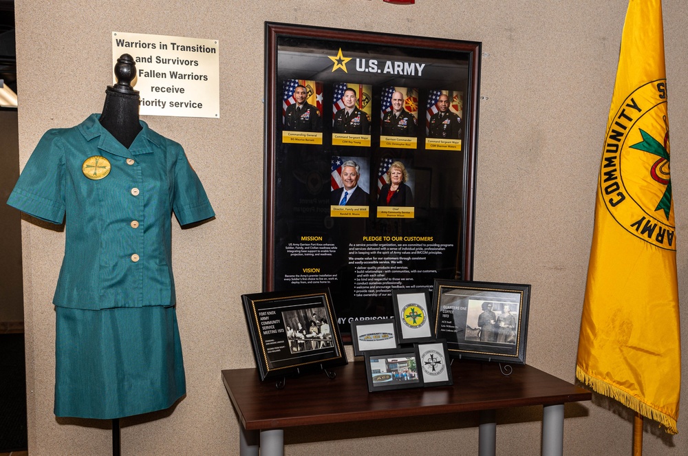 Legacy ACS volunteer receives static display honoring decades of service