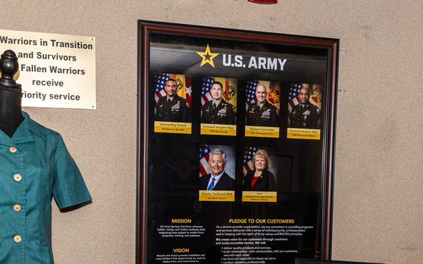 Legacy ACS volunteer receives static display honoring decades of service