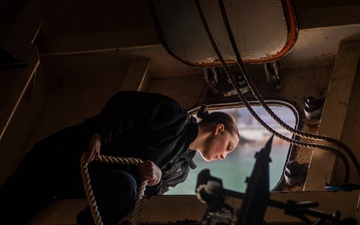 Nimitz Sailor Sends a Line to the Pier