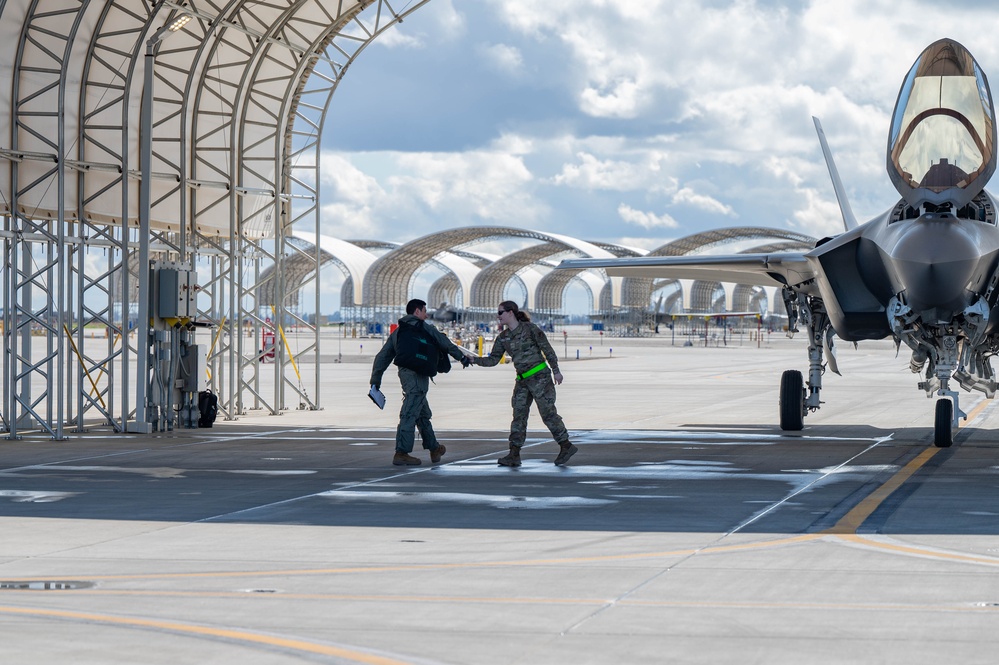 F-35 jets launch from NAS Lemoore