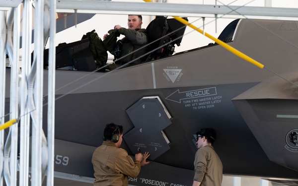 F-35 jets launch from NAS Lemoore