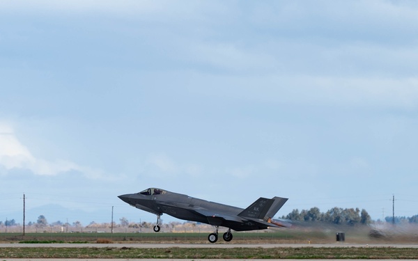 F-35 jets launch from NAS Lemoore