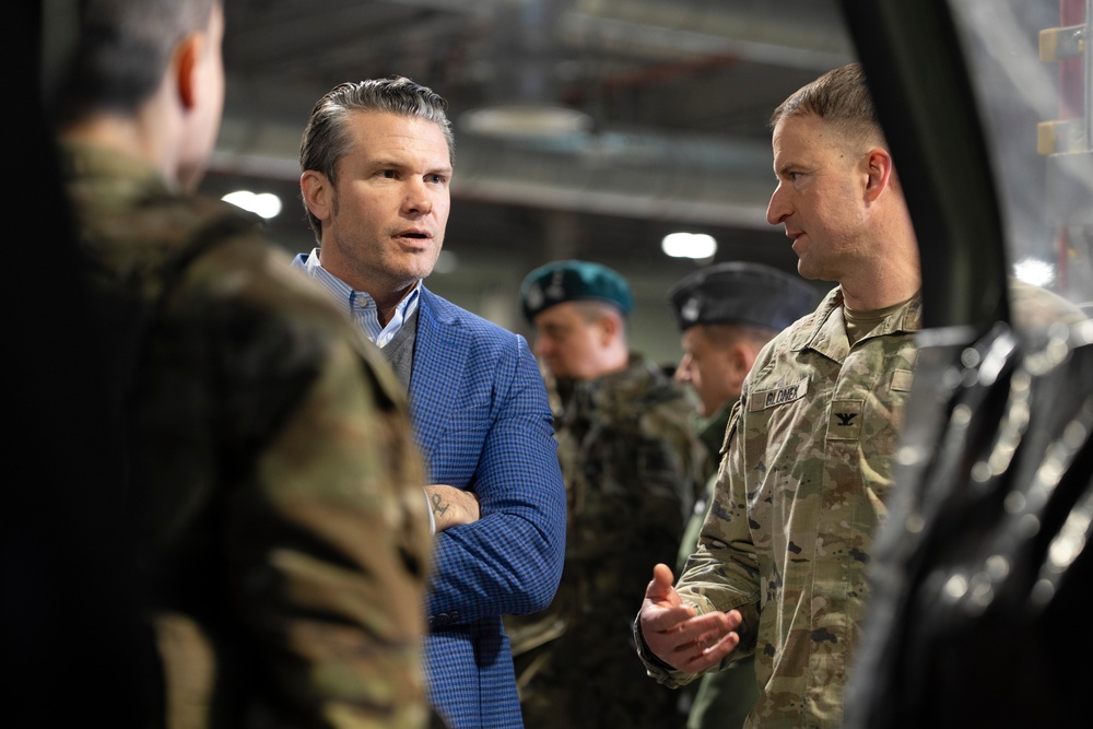 SD Meets with U.S. and Polish Troops in Powidz with Polish DPM &amp; MoD