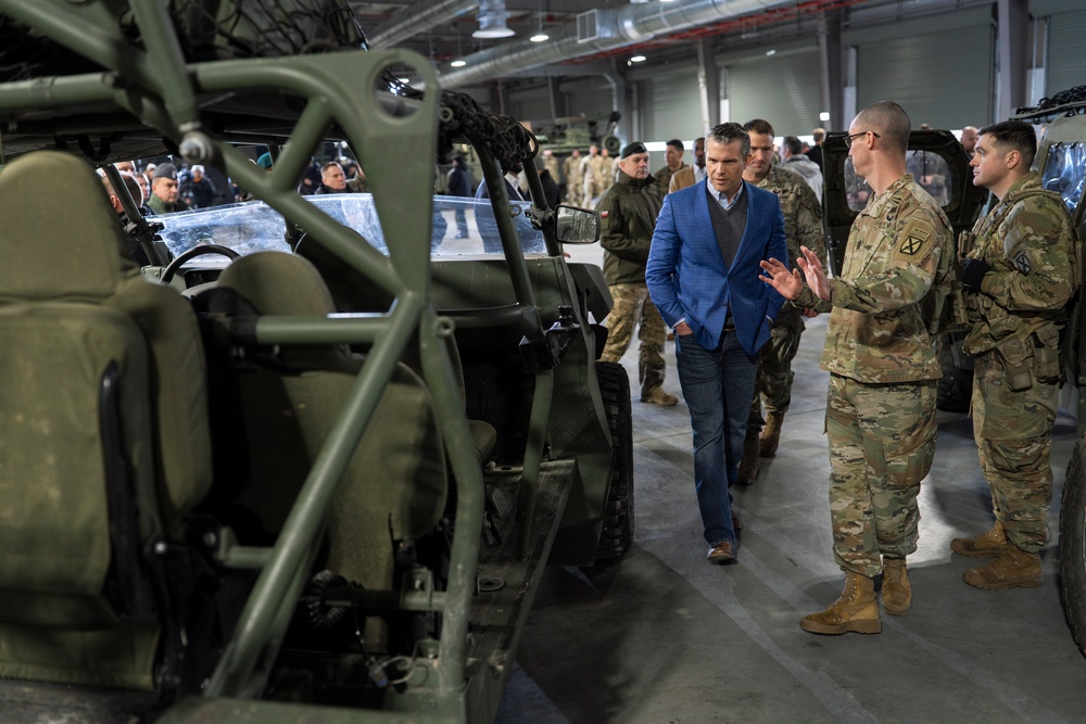 SD Meets with U.S. and Polish Troops in Powidz with Polish DPM &amp; MoD