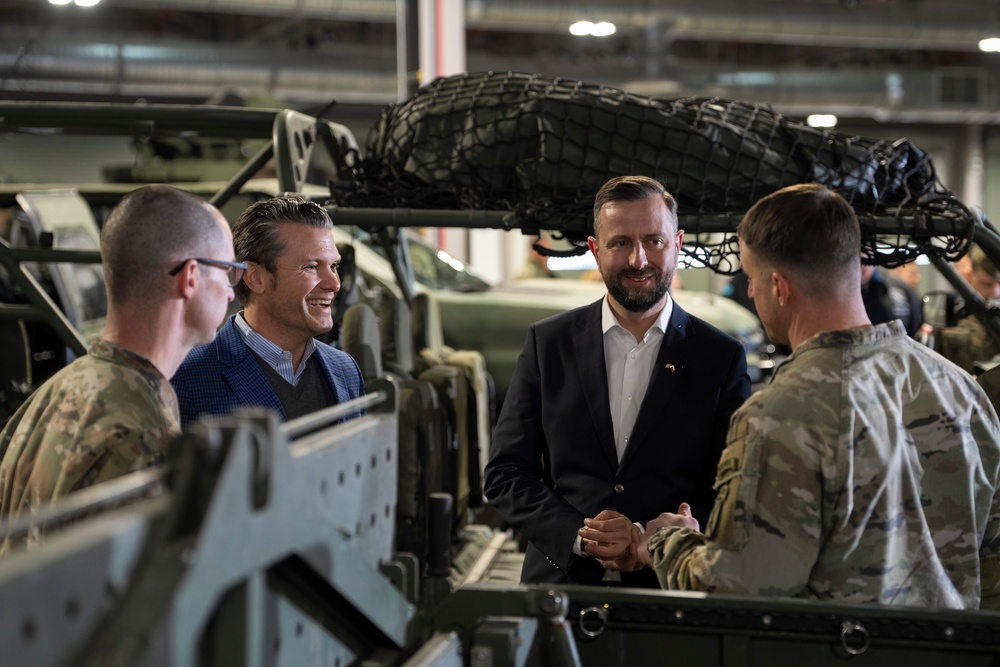 SD Meets with U.S. and Polish Troops in Powidz with Polish DPM &amp; MoD