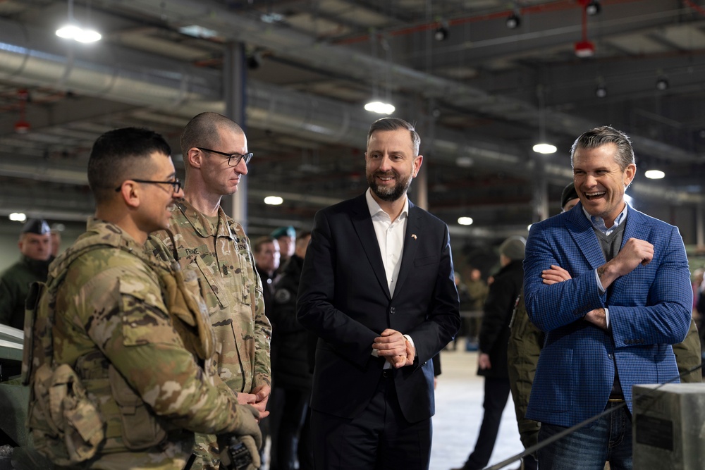 SD Meets with U.S. and Polish Troops in Powidz with Polish DPM &amp; MoD