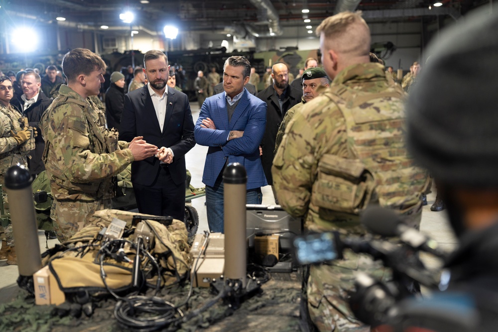 SD Meets with U.S. and Polish Troops in Powidz with Polish DPM &amp; MoD