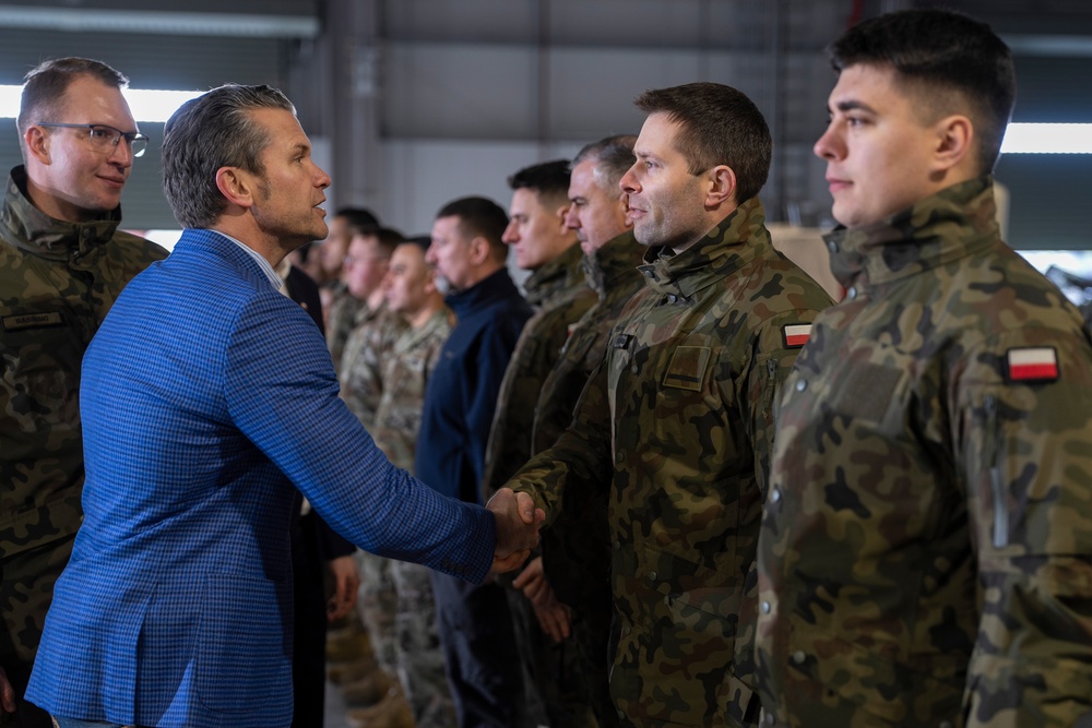 SD Meets with U.S. and Polish Troops in Powidz with Polish DPM &amp; MoD