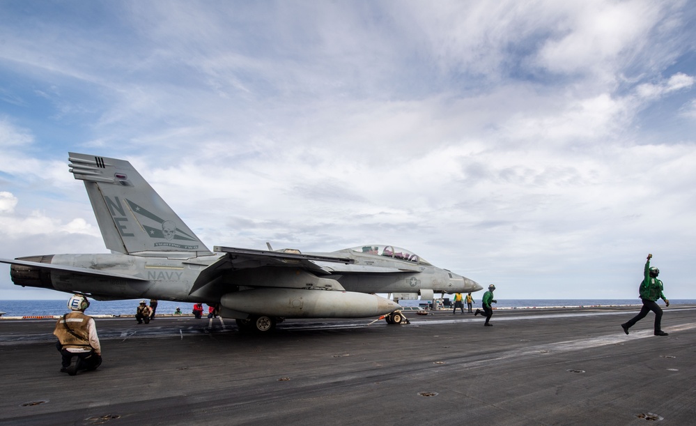 USS Carl Vinson (CVN 70) Conducts Routine Flight Operations in the Philippine Sea