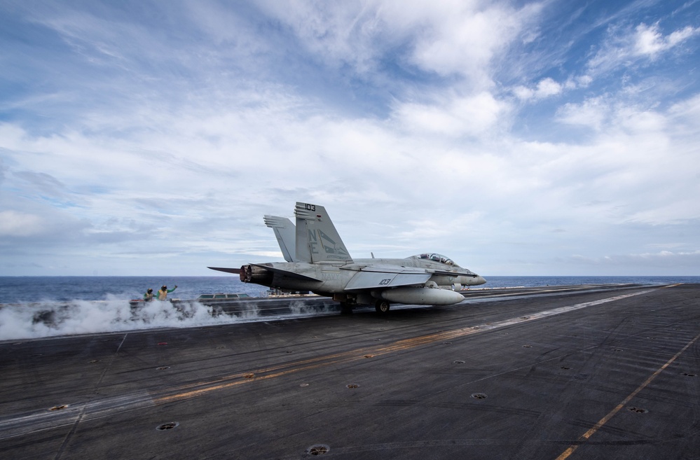 USS Carl Vinson (CVN 70) Conducts Routine Flight Operations in the Philippine Sea