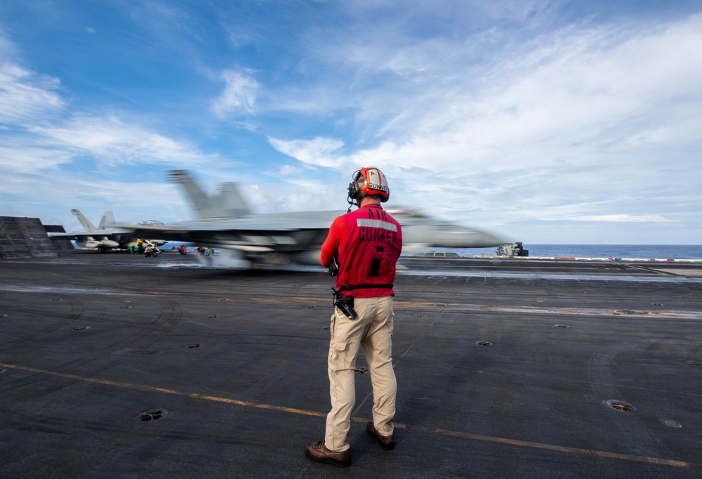 USS Carl Vinson (CVN 70) Conducts Routine Flight Operations in the Philippine Sea