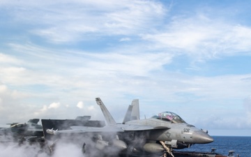 USS Carl Vinson (CVN 70) Conducts Routine Flight Operations in the Philippine Sea