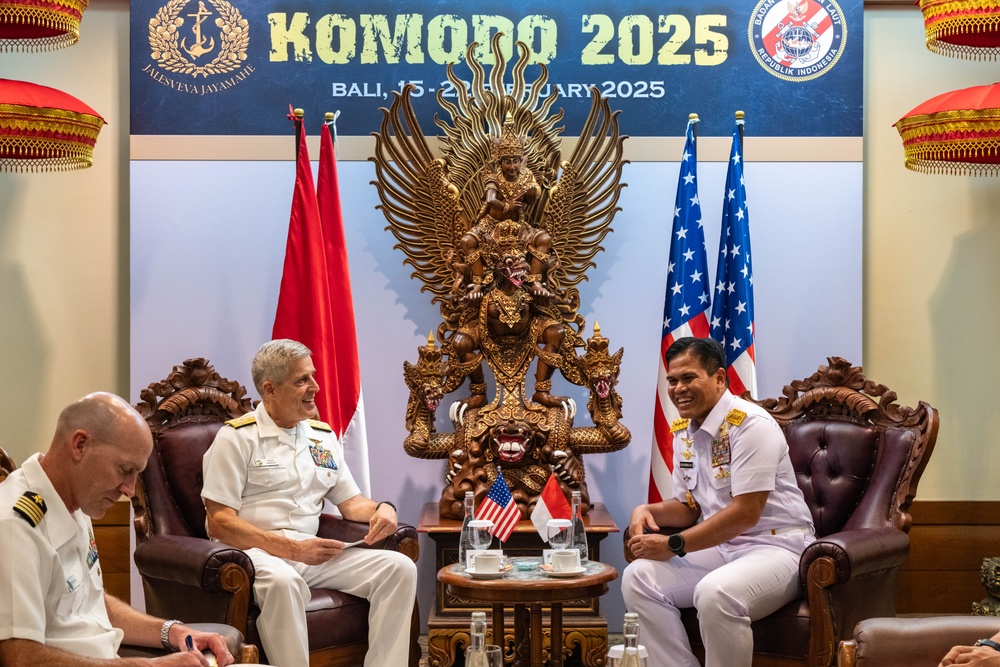 Commander, U.S. Pacific Fleet meets with Chief of Staff of Indonesian Navy during Multilateral Naval Exercise Komodo 2025