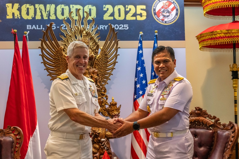 Commander, U.S. Pacific Fleet meets with Chief of Staff of Indonesian Navy during Multilateral Naval Exercise Komodo 2025