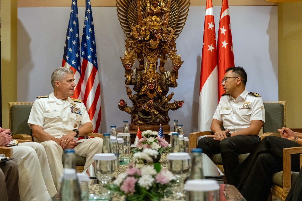 Commander, U.S. Pacific Fleet meets with Republic of Singapore's Chief of Navy during Multilateral Naval Exercise Komodo 2025