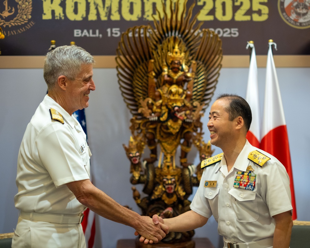 Commander, U.S. Pacific Fleet meets with President of Japan Maritime Self-Defense Force Command and Staff College during Multilateral Naval Exercise Komodo 2025