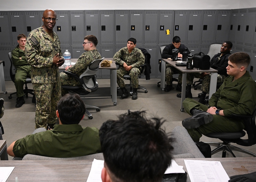 FLTCM Don Davis visits VFA-86