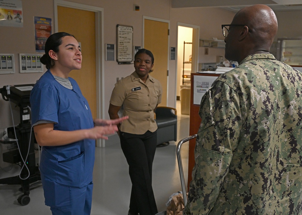 FLTCM Don Davis visits Naval Health Clinic Lemoore