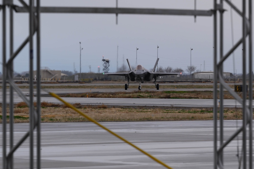 The 356th FS Arrives to NASL