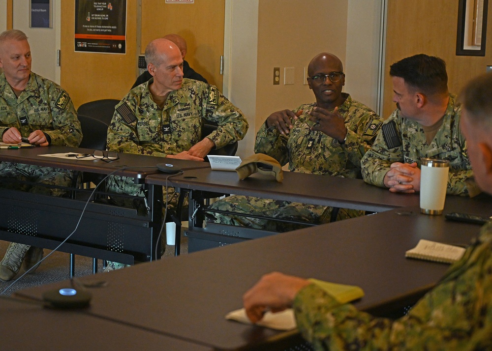 FLTCM Don Davis visits Naval Health Clinic Lemoore