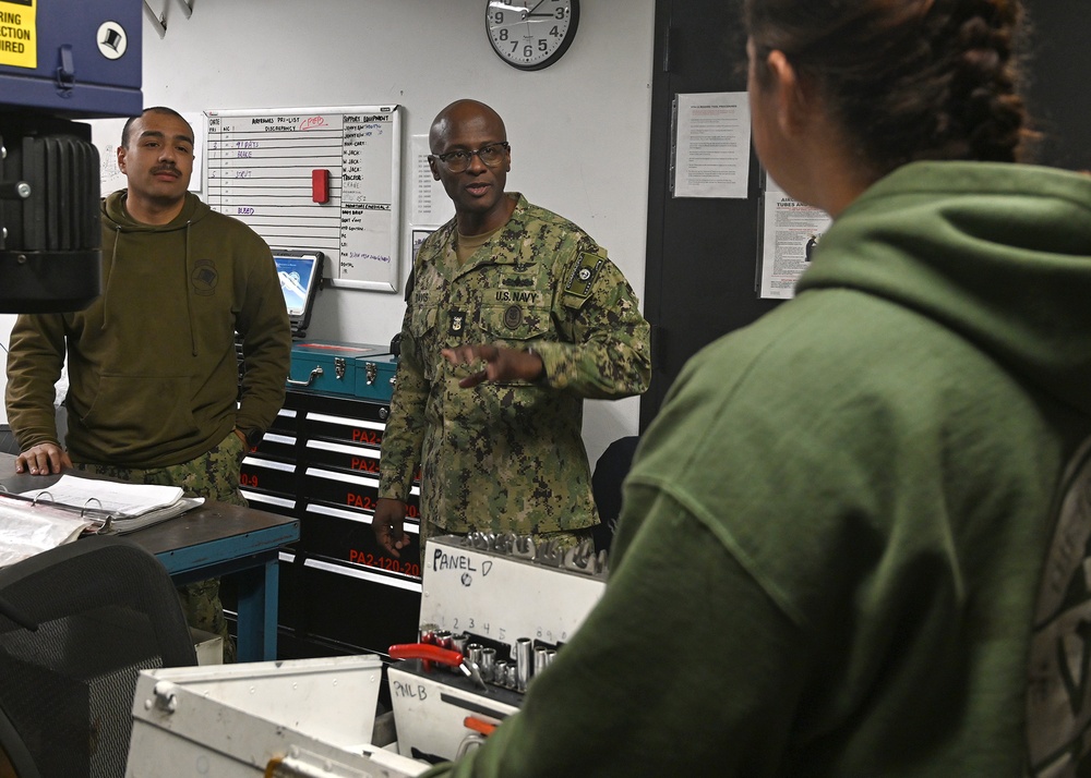 FLTCM Don Davis visits VFA-14