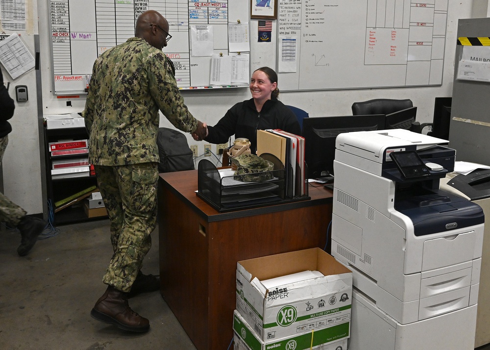 FLTCM Don Davis visits VFA-122