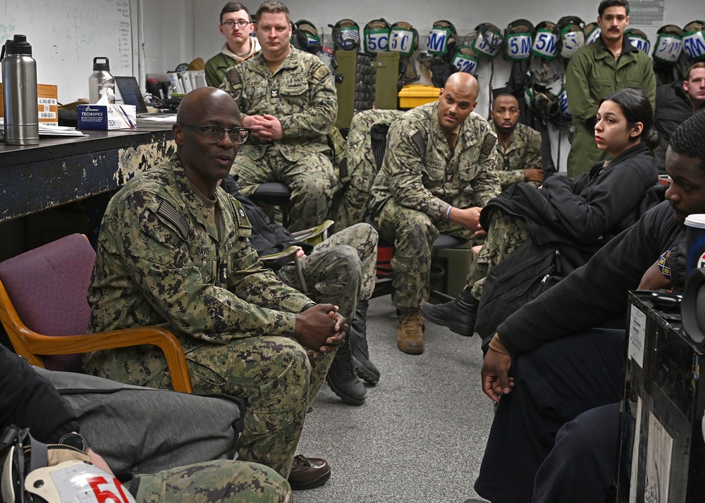 FLTCM Don Davis visits VAQ-142