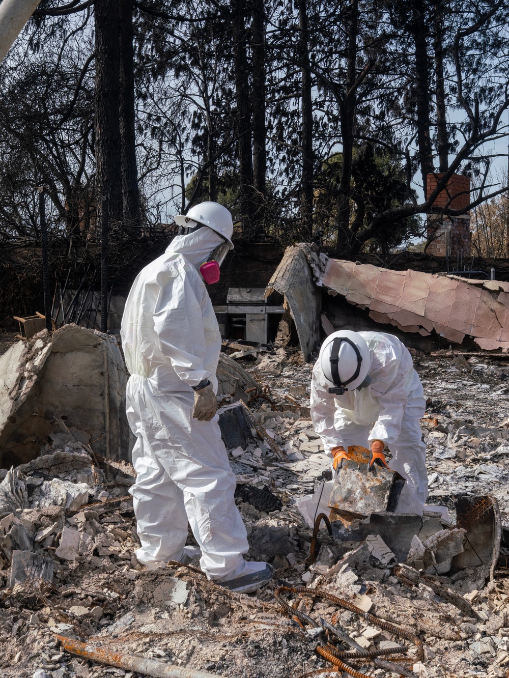 Soldiers clear wildfire hazardous waste from homes in Pacific Palisades