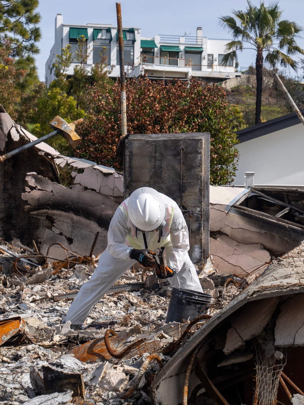 Soldiers clear wildfire hazardous waste from homes in Pacific Palisades