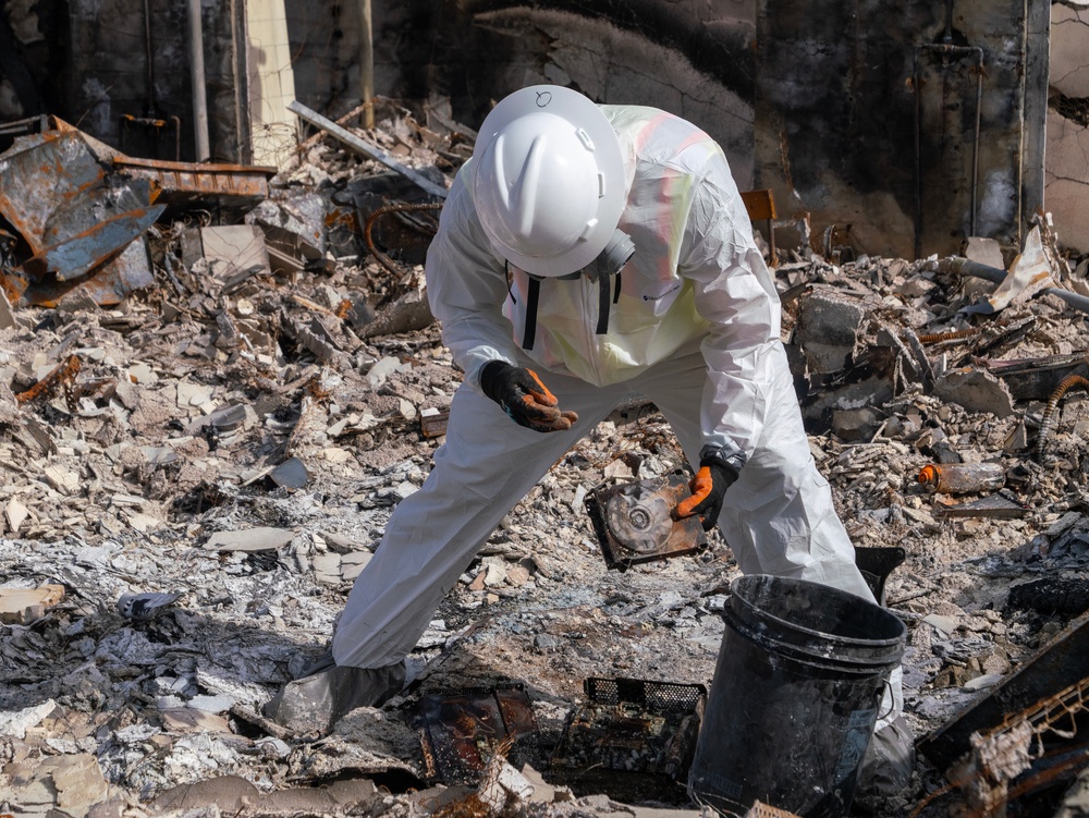 Soldiers clear wildfire hazardous waste from homes in Pacific Palisades