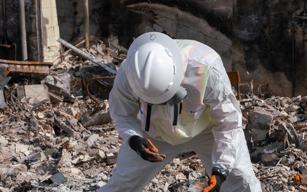 Soldiers clear wildfire hazardous waste from homes in Pacific Palisades