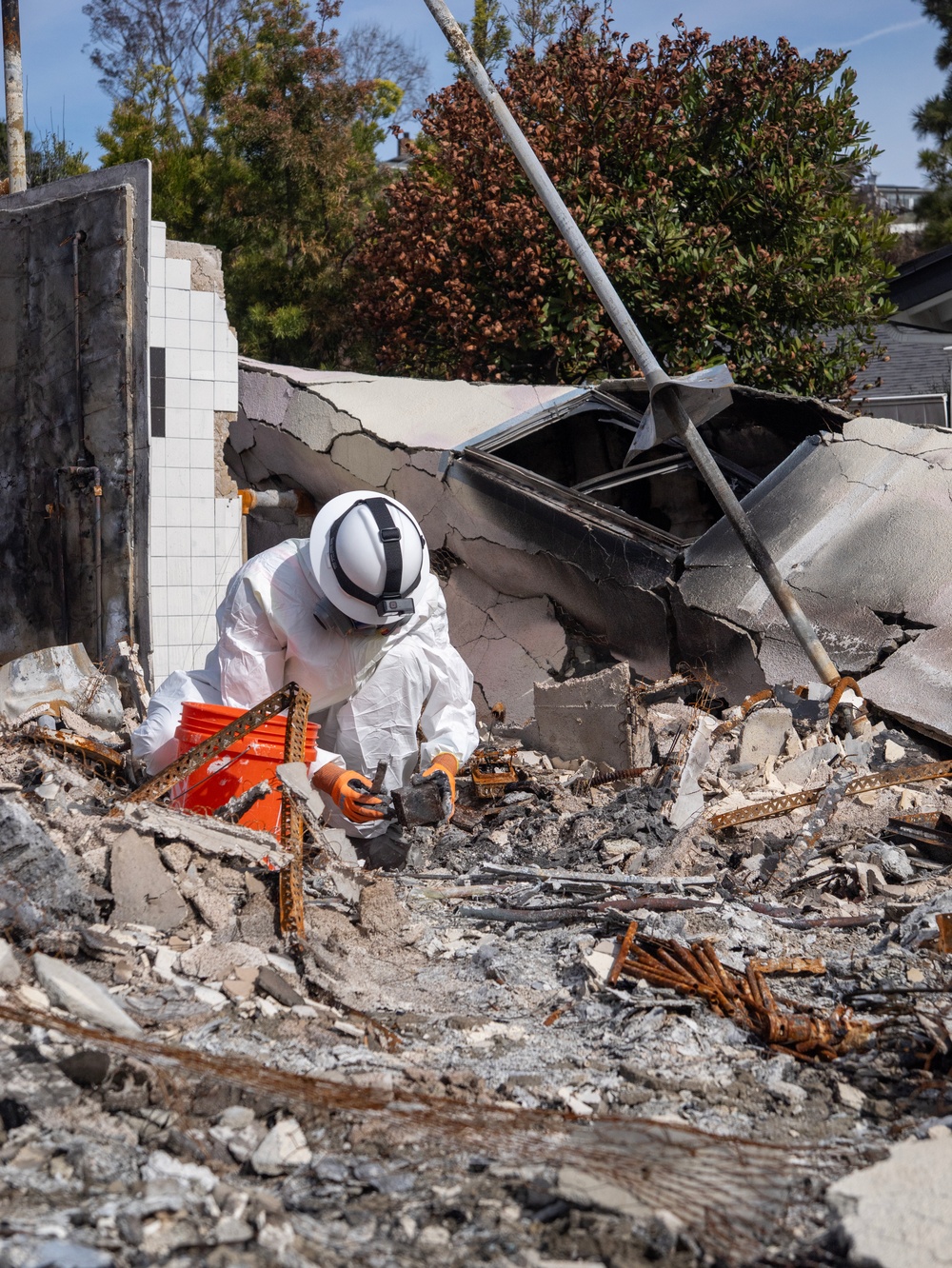 Soldiers clear wildfire hazardous waste from homes in Pacific Palisades