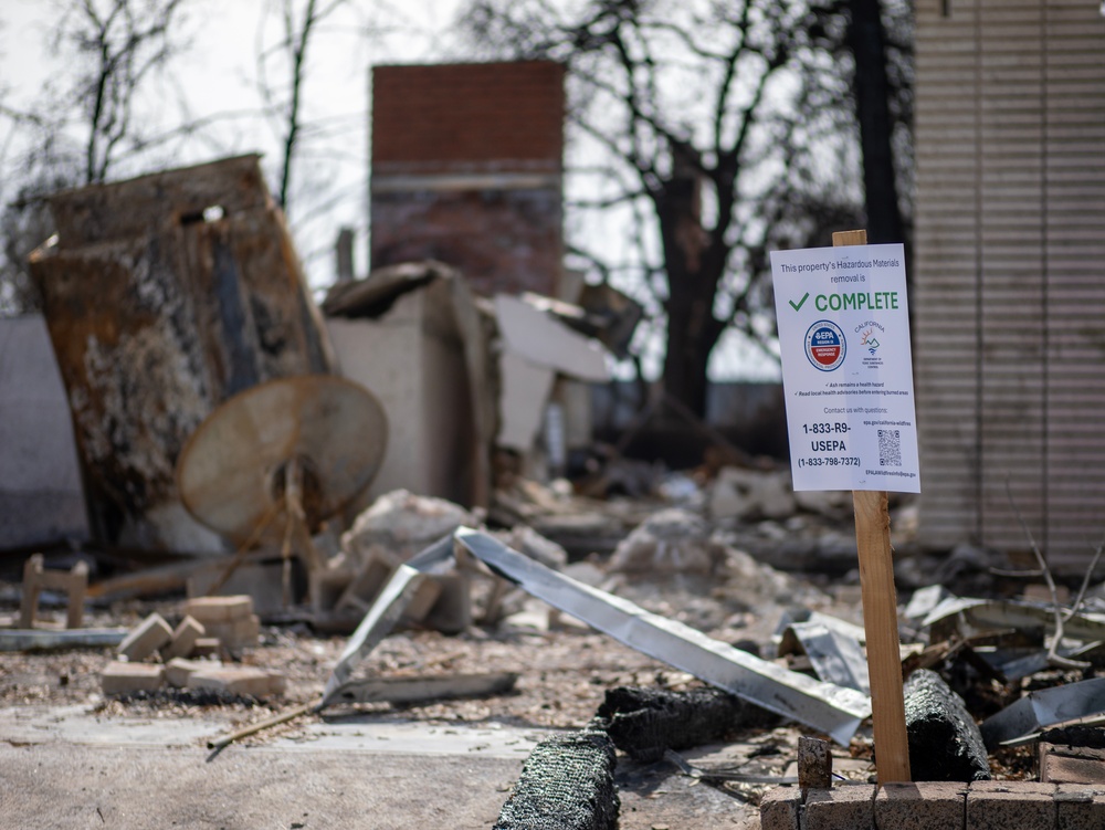 Soldiers clear wildfire hazardous waste from homes in Pacific Palisades