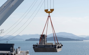 USNS Dahl Conducts Lift-On/Lift-Off Operations During Freedom Banner 2025