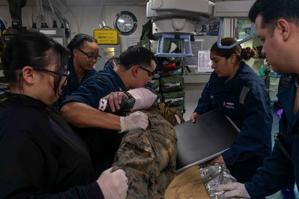 USS America (LHA 6) and 31st Marine Expeditionary Unit Conduct Medical Training