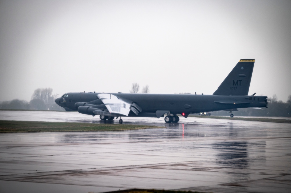 B-52 Stratofortress arrives at RAF Fairford for BTF 25-2