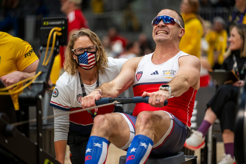 Team U.S. competes in sitting volleyball during 2025 Invictus Games